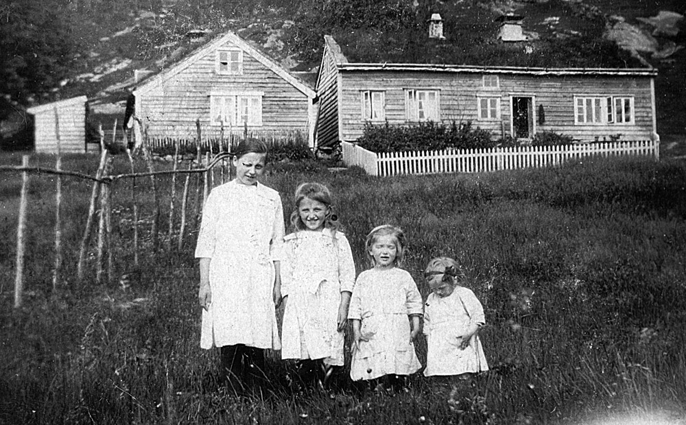 Omlag 1923 - 4 jenter